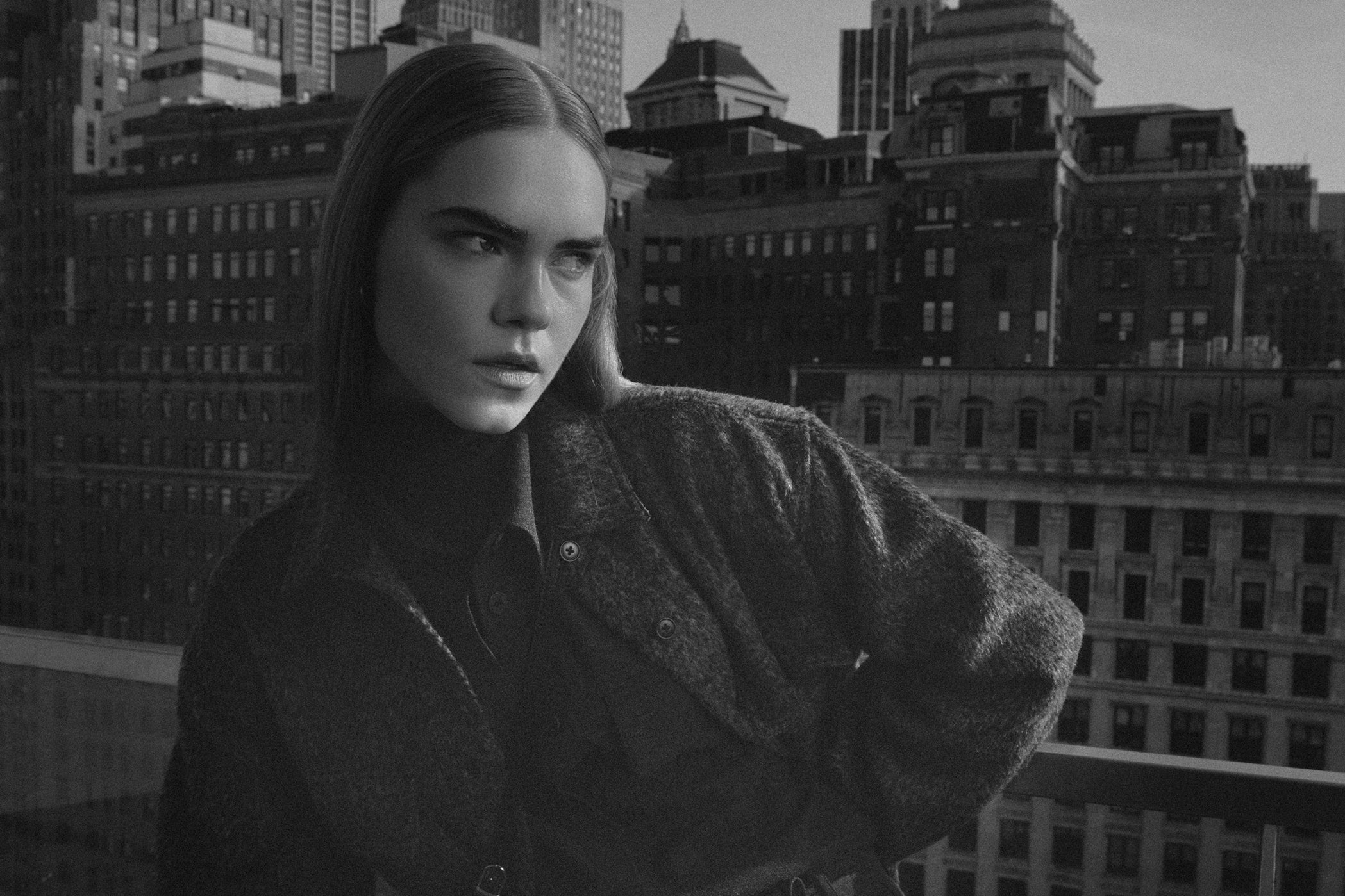 Mand og kvinde i storbyen i ført tøj fra Minimum