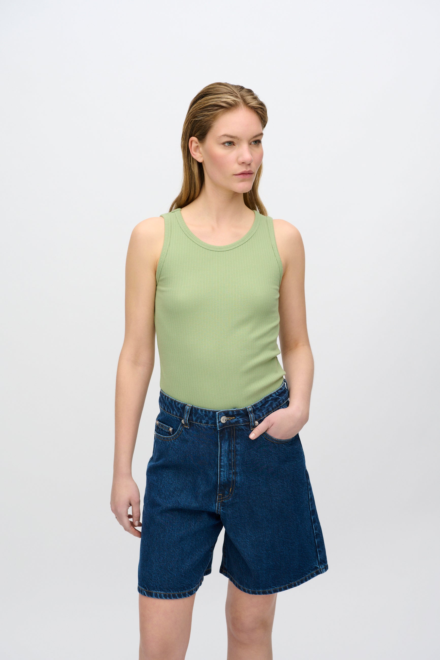 minimum female Lila tank top 4226 Gilet 6317 Quiet Green