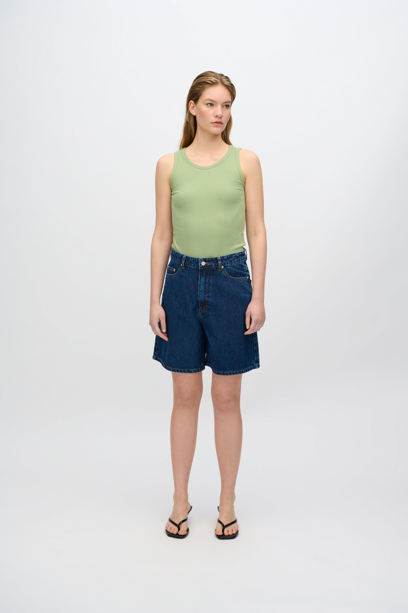 minimum female Lila tank top 4226 Gilet 6317 Quiet Green