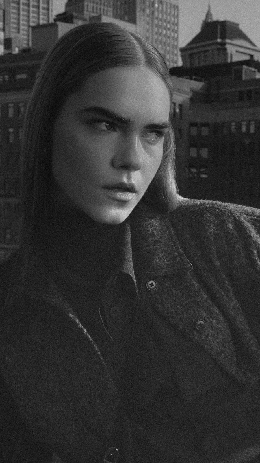 Mand og kvinde i storbyen i ført tøj fra Minimum