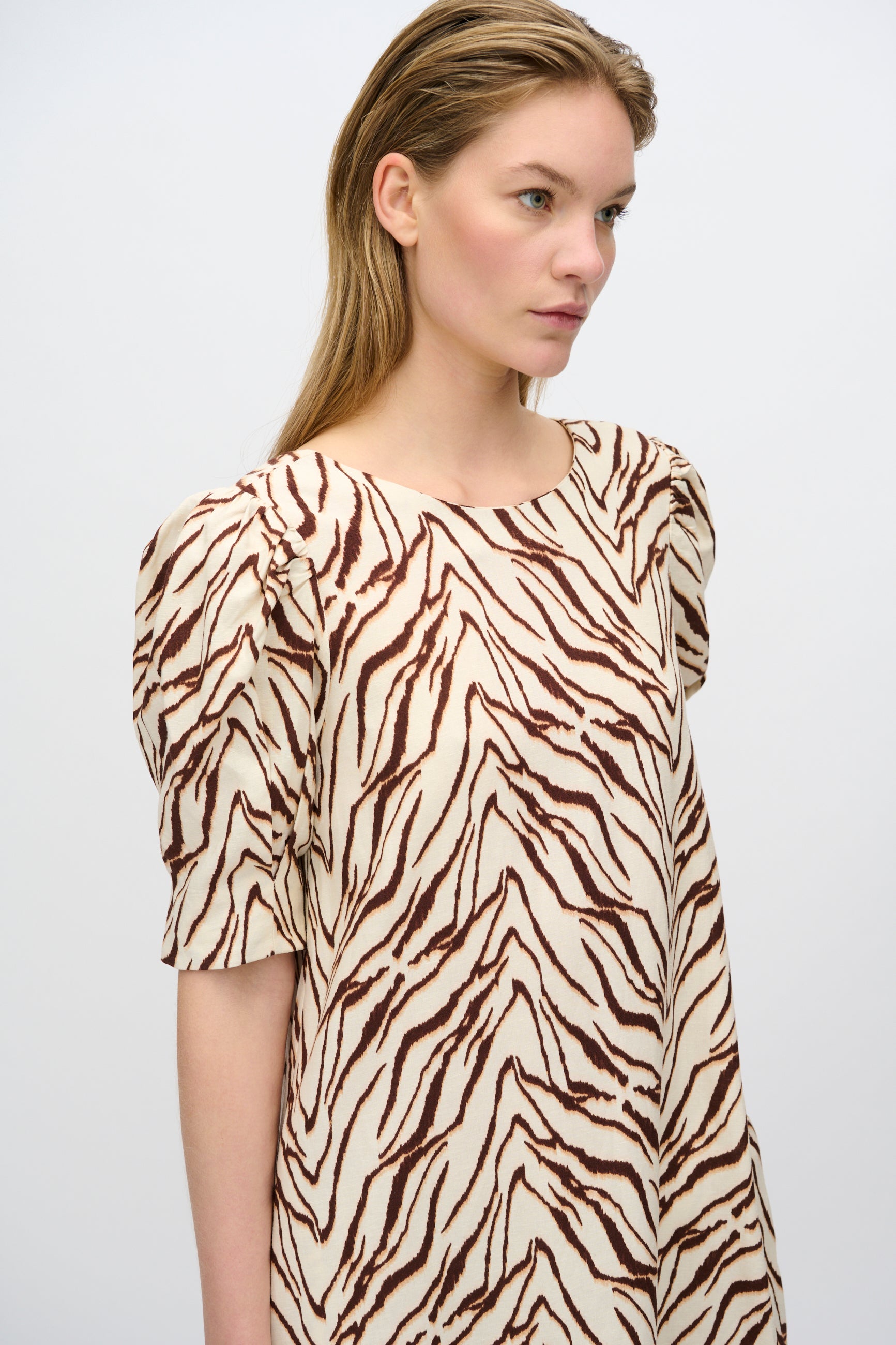 minimum female Dalia a-linje kjole i hørblanding 4263 Short Dress 1235 Sandstorm