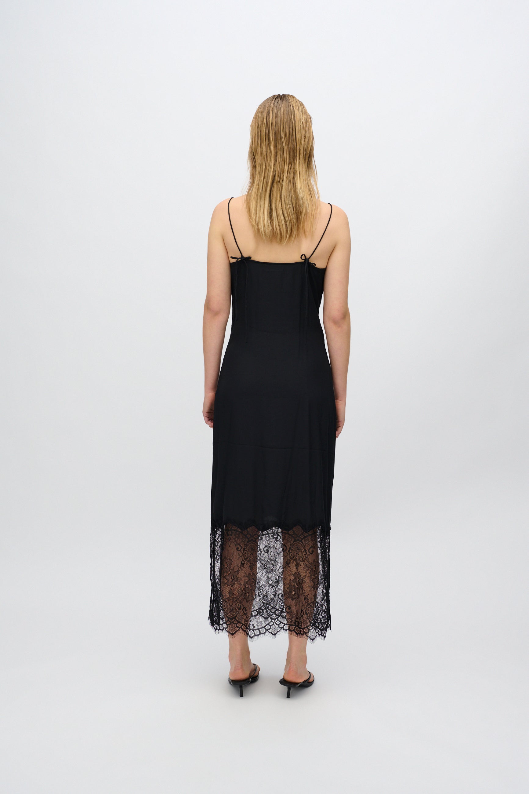 minimum female Elly midi kjole med blonde 4257 Midi Dress 999 Black