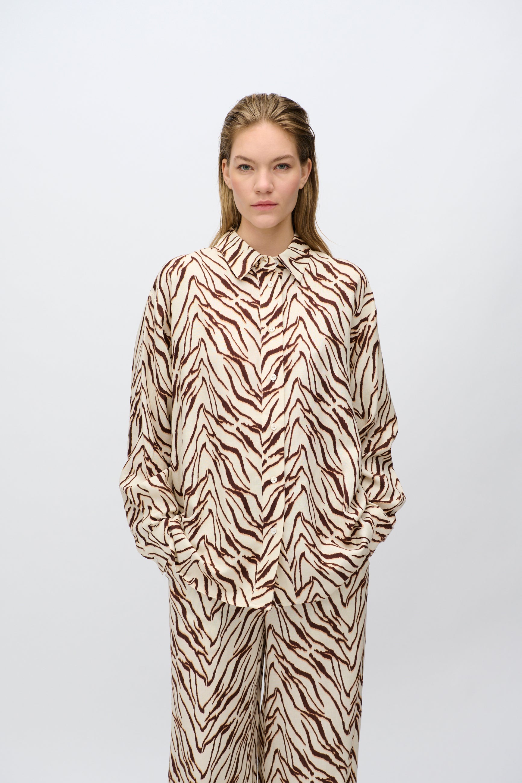minimum female Harper langærmet skjorte i hørblanding 4263 Long Sleeved Shirt 1235 Sandstorm
