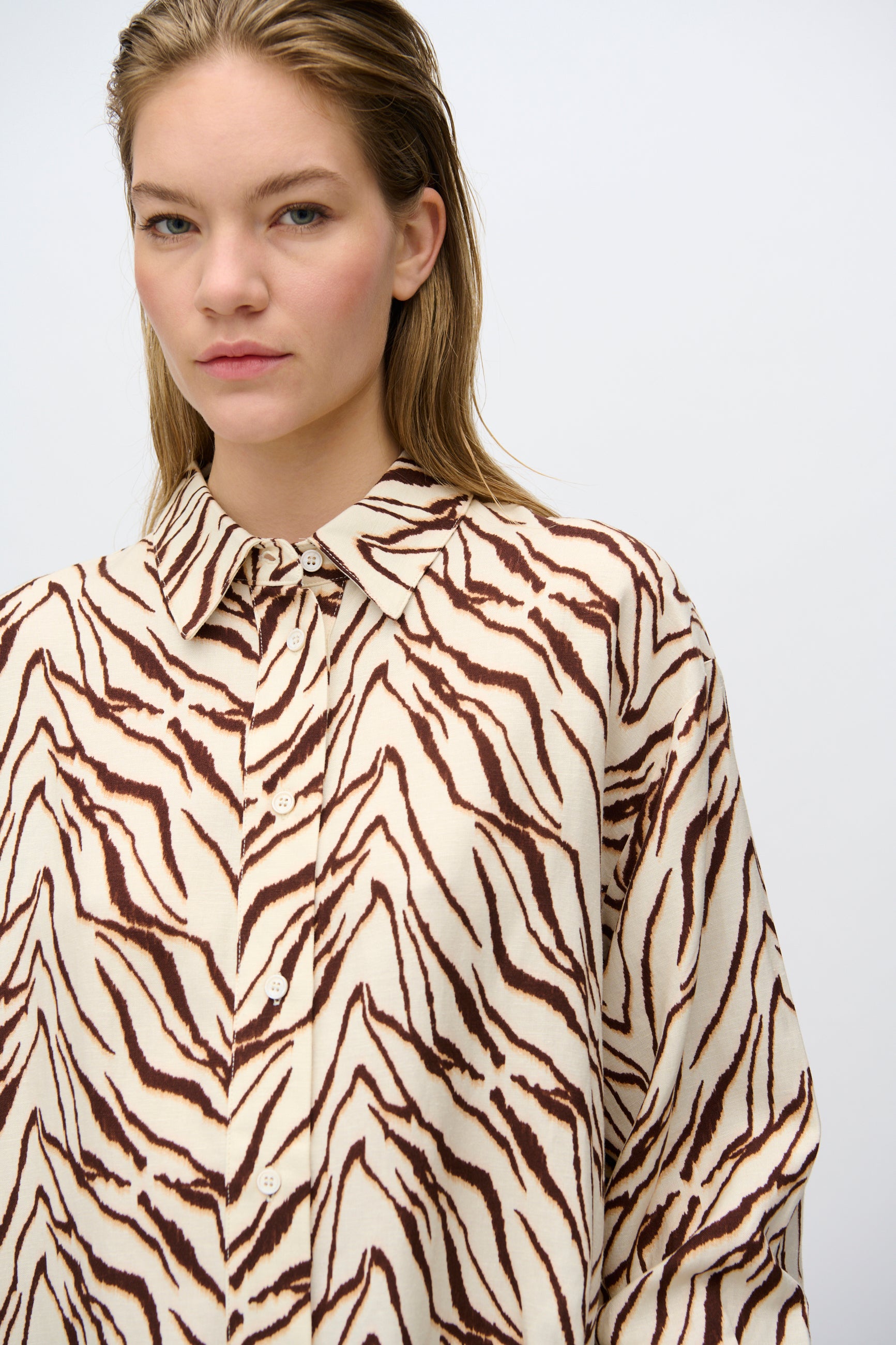 minimum female Harper langærmet skjorte i hørblanding 4263 Long Sleeved Shirt 1235 Sandstorm