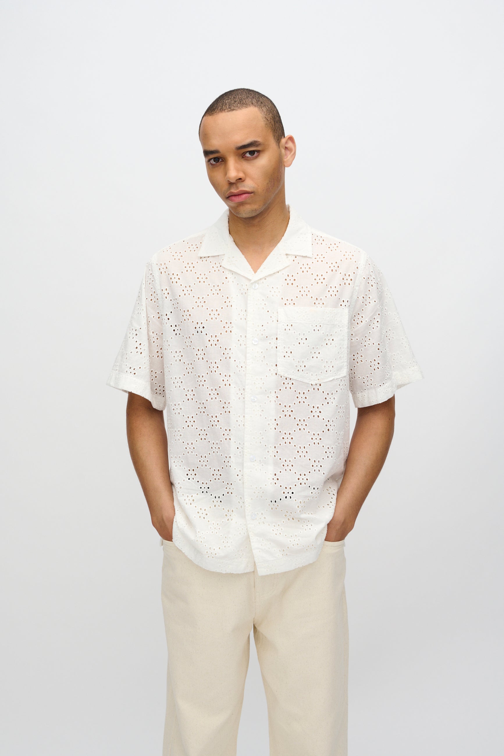minimum male Hayden afslappet kortærmet skjorte i broderi anglaise 4295 Short Sleeved Shirt 0608 Coco Milk