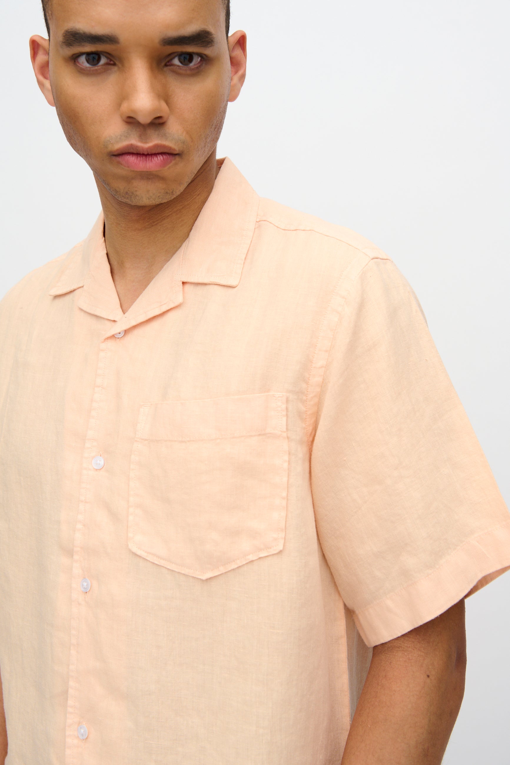minimum male Hayden kortærmet hørskjorte 4115 Short Sleeved Shirt 1110 Creme De Peche
